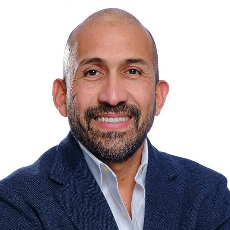 A portrait of Mauricio Ruiz.